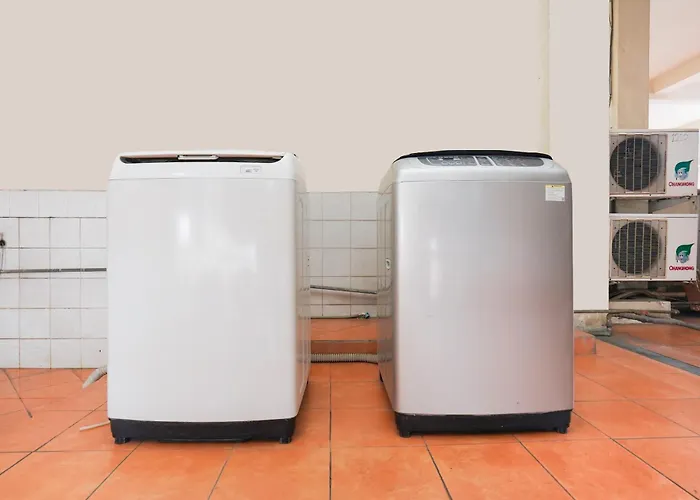 Oyo Life 2619 Kost Keluarga Cemara