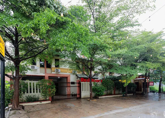Urbanview Syariah Hotel Tiga Er Near Karawang Central Plaza