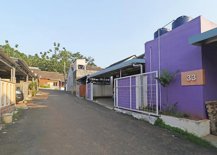 Oyo Life 91504 De Vila Ungu Syariah