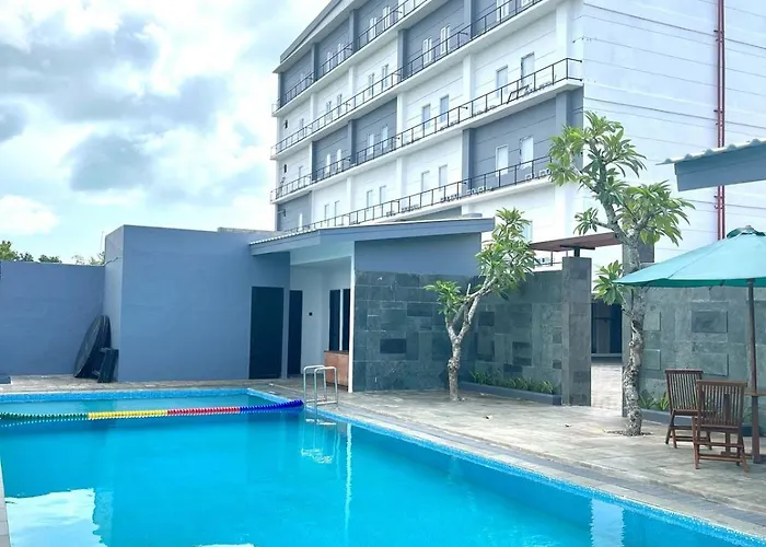 Lynn Hotel Tuban