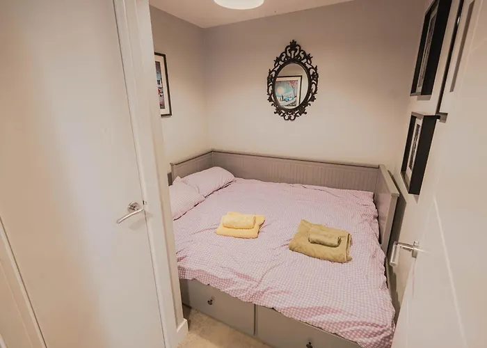 Stunning Bright Two Bedroom Apartment In Southbourne