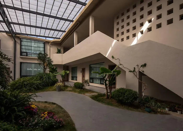 Shangri La Yi Shan Ban Yun Inn