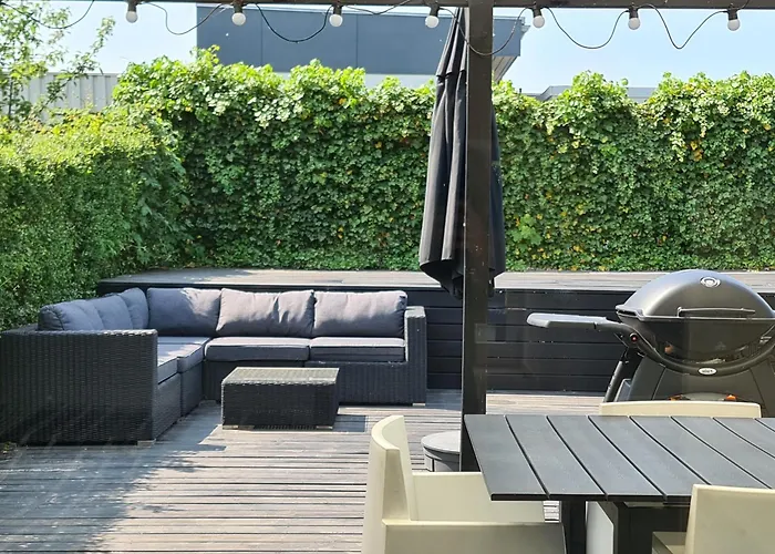 Townhouse Med Traeterrasse