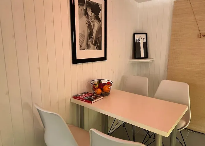 Large Basement Apartment In The Middle Of Odense