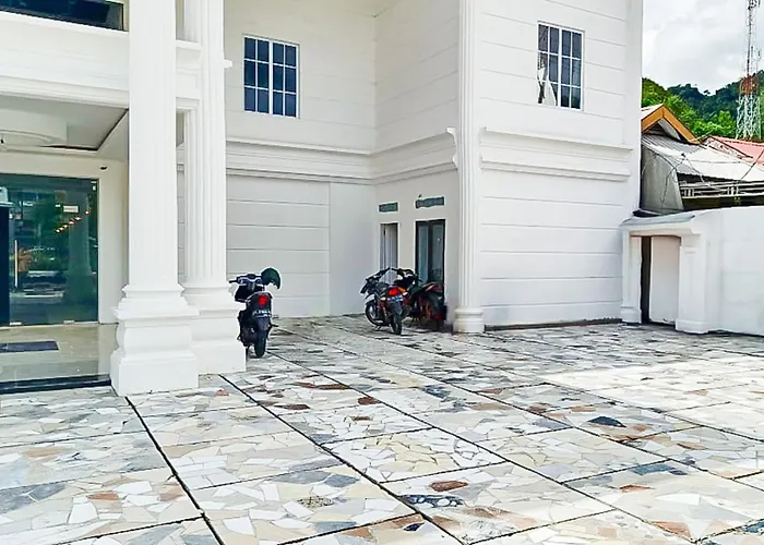 Reddoorz Premium Hotel Sopo Holong Sibolga