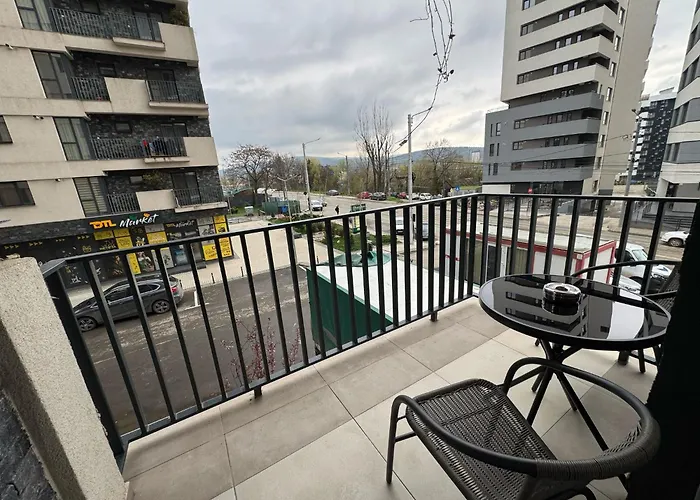 Modern & Glam Apartments Evergreen Towers Underground Parking Option