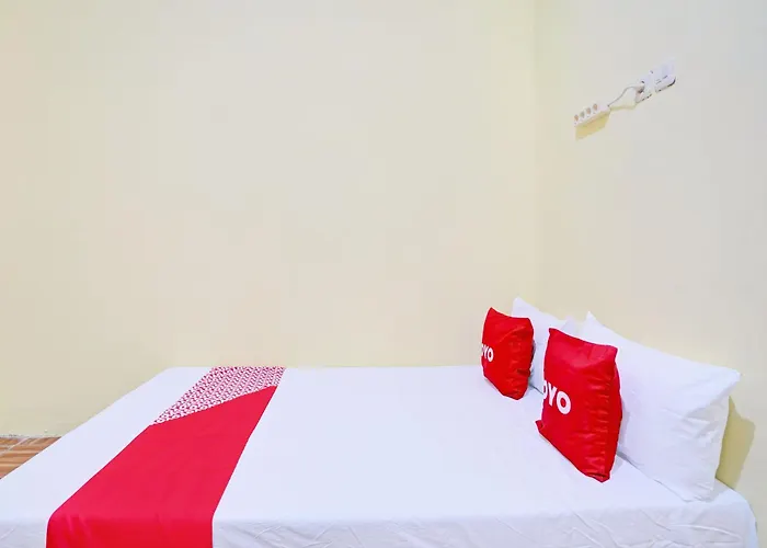 Oyo Life 92920 Rumah Kost Azca