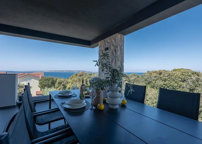 Lili Rose Mandre - Sea View & Beach 70M, Family Apartments
