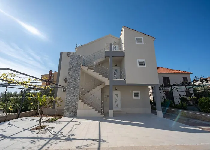Tedoris Apartments