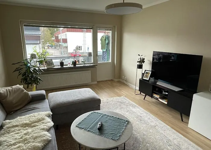 Newly Renovated, Spacious Flat!