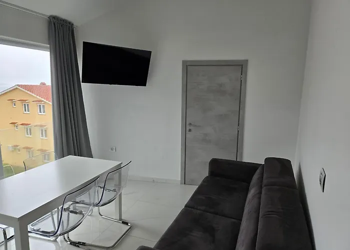 Vis A Vis Apartments