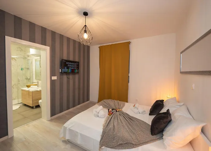 Villa Maro - Apartments With Heated Pool