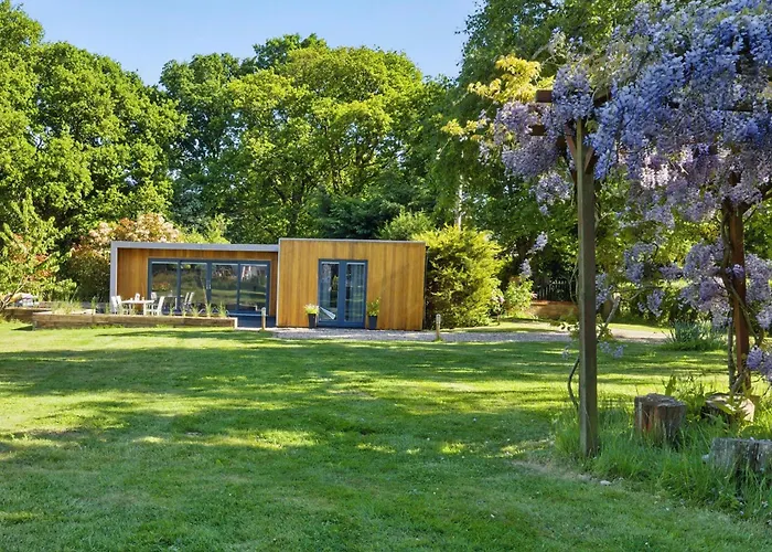 Independent Rural Detached Annexe With Free Private Parking