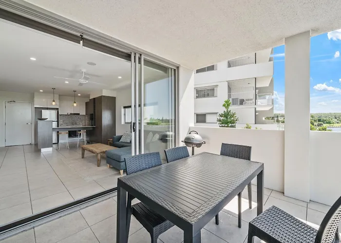 North Shore Oceanside Kawana