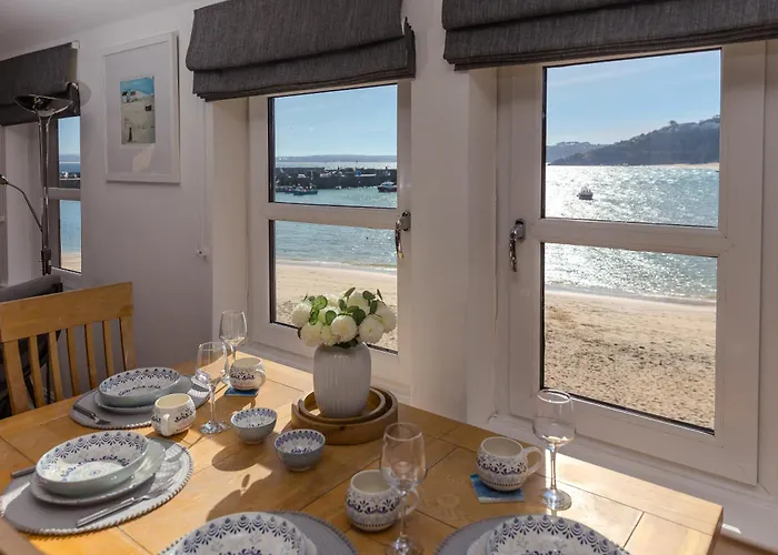 Harts Loft - On Beach - Panoramic Sea Views - By Harbour