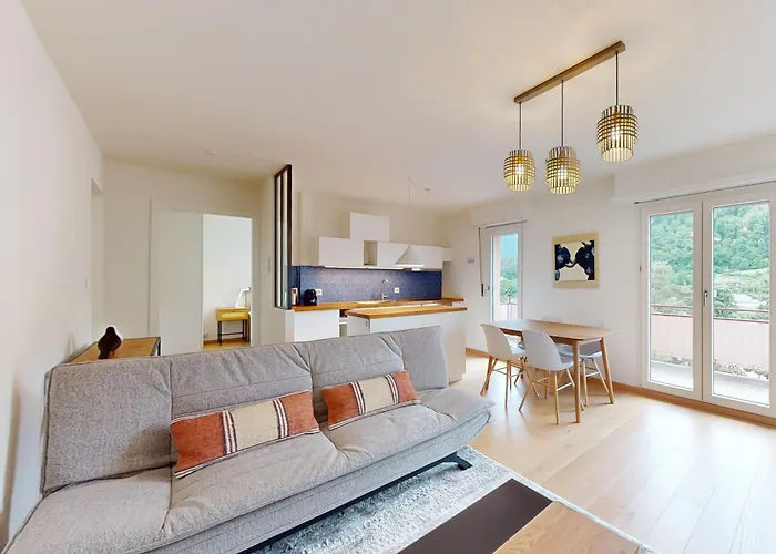Bright Flat In Sion