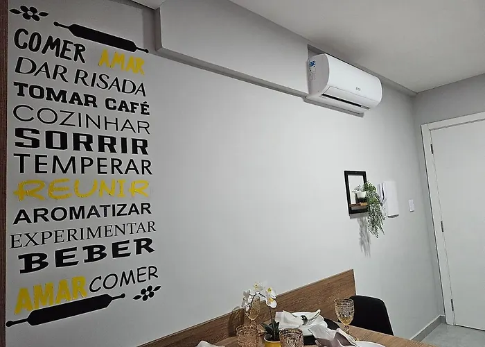 Apartamento inteiro, ar-condicionado e vaga de garagem