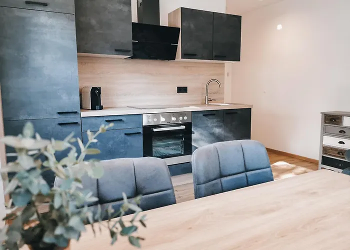 Apart Pair im Dorf