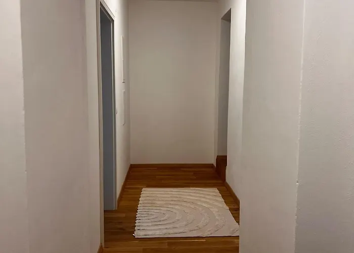 Iconic Central Historic 3Br - Balcony, Wifi & Netflix