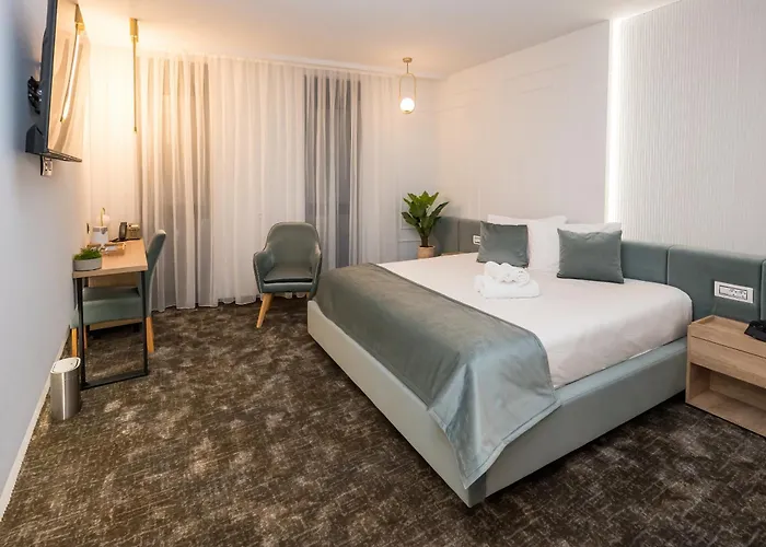 Alive Hotel