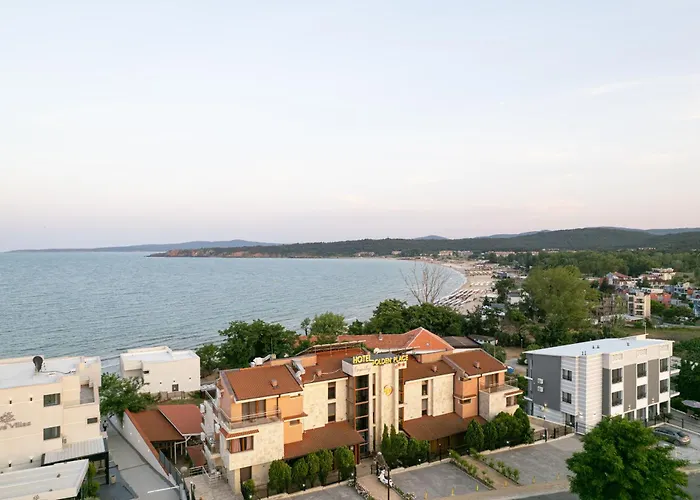 Семеен Хотел Golden Place