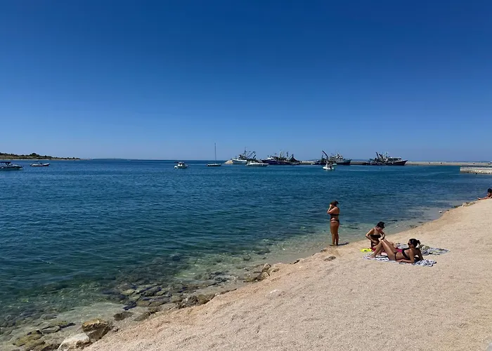 Apartments Emanuela - Beachfront & Top Location, Novalja