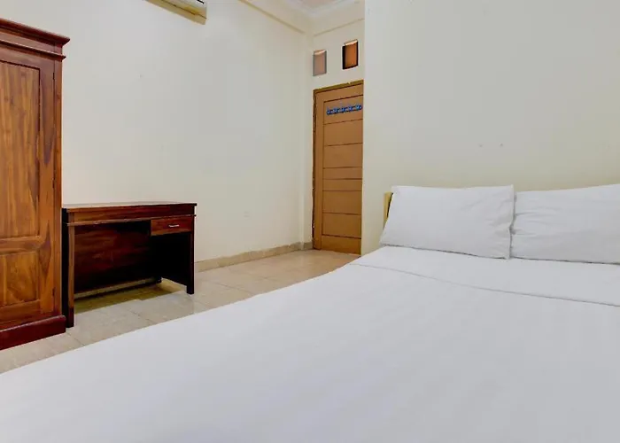 Oyo Life 93662 Kost Pak Budi