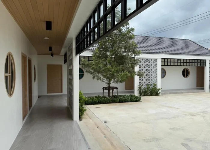 Mani Ranong Hotel