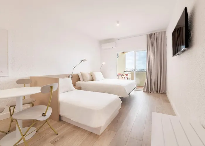 Equador Superior Suites by Olala Homes