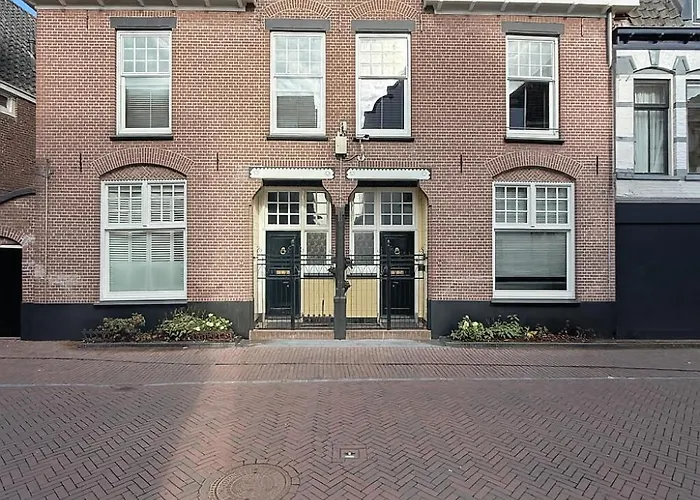 Stadslogement No 11-13
