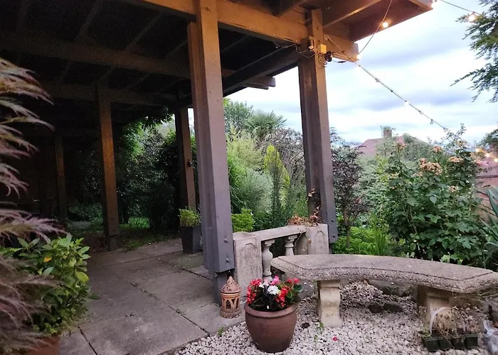The Garden Apartment, Near Airport & City