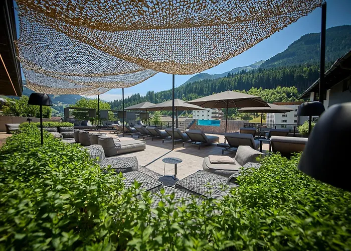 The Poolhouse Boutique Lodge