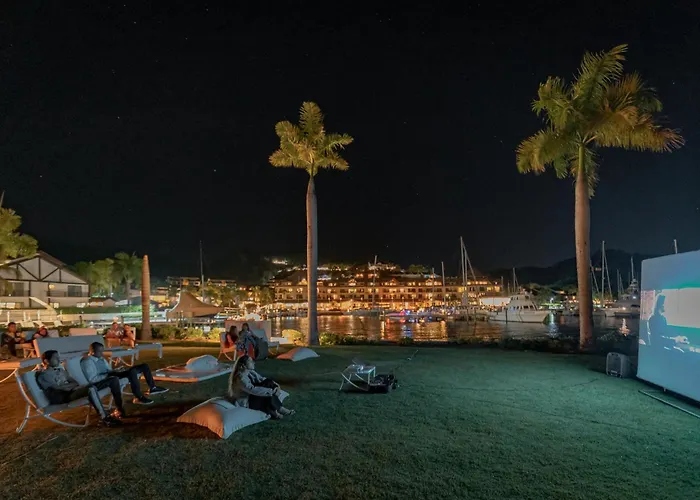 The Bannister Hotel&Yacht Club