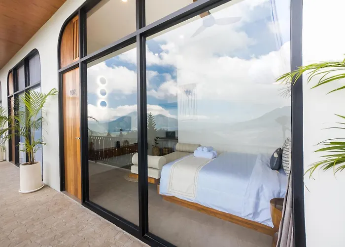 El Lago Hotel