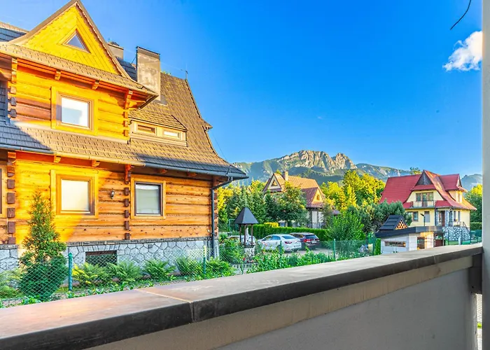 Giewont View Apartamenty z widokiem - Seven&Sauna, Jacuzzi, Basen - Grunwaldzka Krupówki Centrum Zakopane by RentiloPL