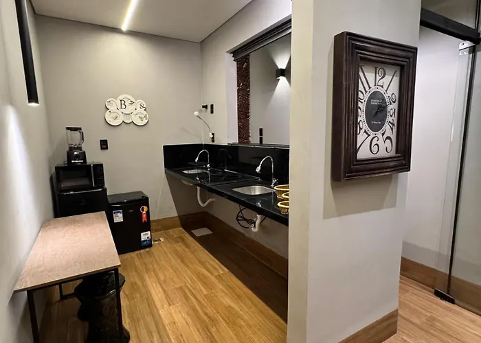 Apt novo no centro com garagem, ar condicionado, perto de tudo que você precisa