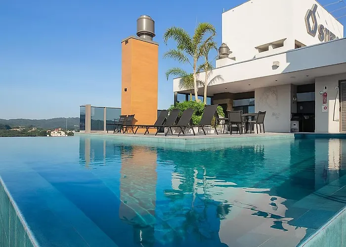 Ap completo a 900m da Oktoberfest com Piscina, Academia, Wi-Fi, Ar, Garagem e Tv no quarto