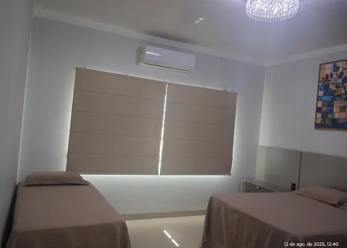 Quarto com ar e banheiro estacionamento e Wi-Fi