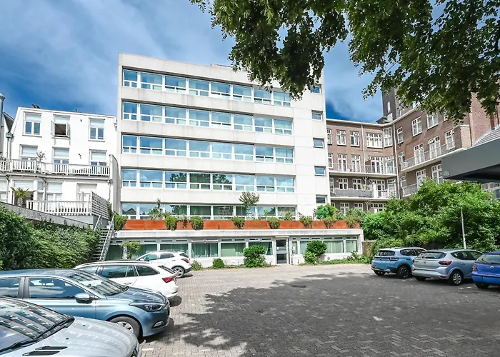 Court Garden Hotel