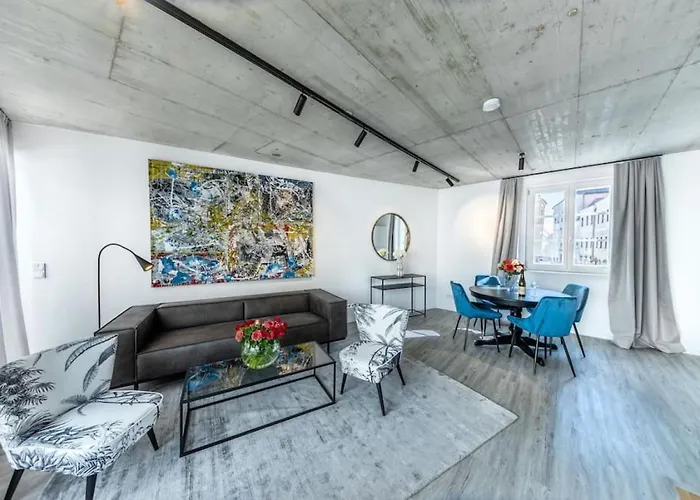 Smile Apartments Art Collection Stein
