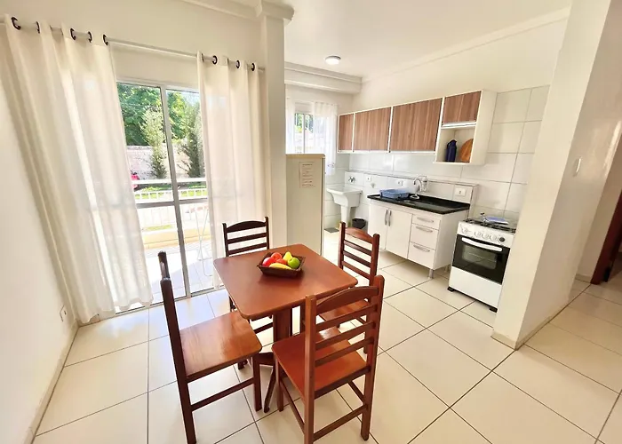 Apartamento Privado - 2 quartos, varanda, sala e cozinha integrada