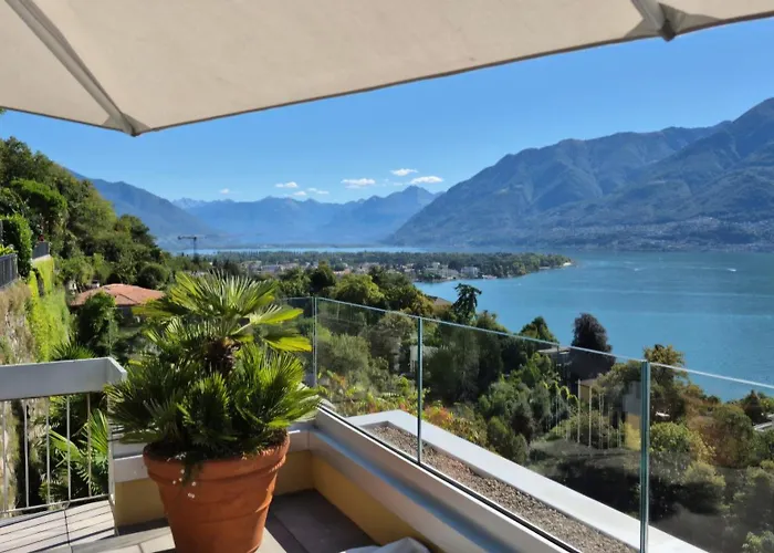 Sollevante Ascona mit Pool und fantastischem Seesicht