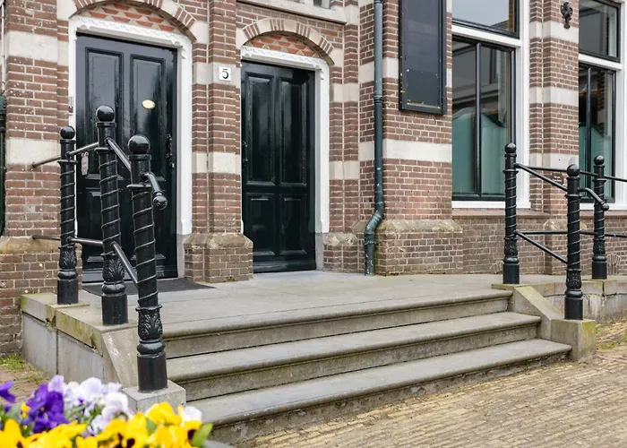 Edam Suites