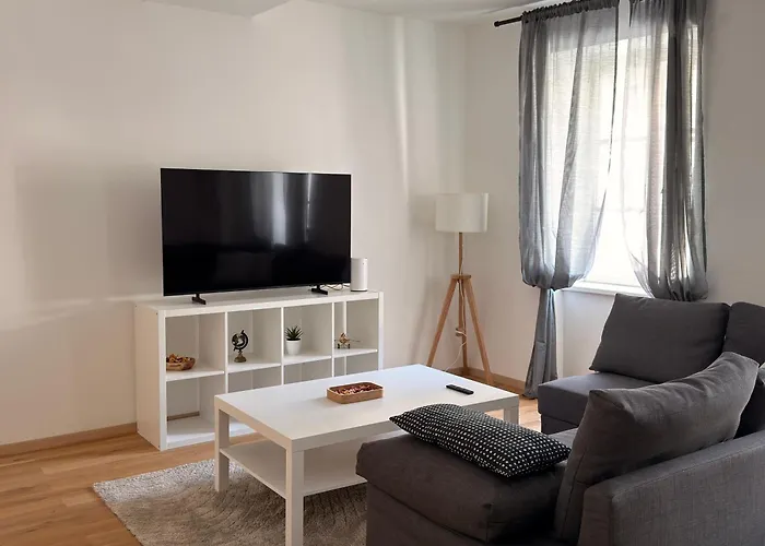 Iconic Central Historic 3Br - Balcony, Wifi & Netflix