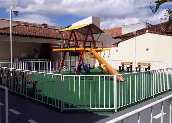 Casa em condomínio com piscina e churrasqueira