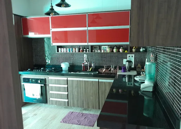 Casa em condomínio com piscina e churrasqueira