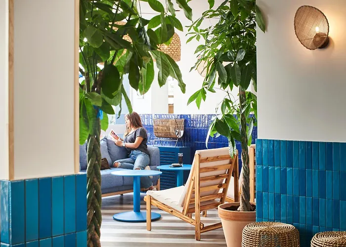 Hôtel Chromatics&Restaurant Hill Club by HappyCulture