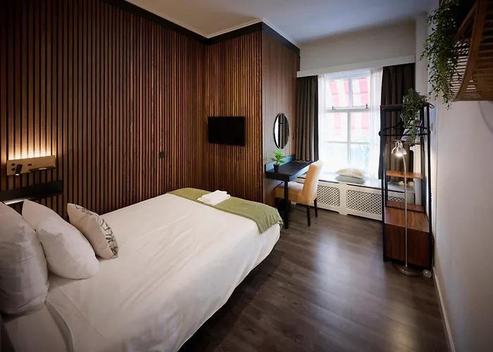 Harbour Hub Hotel