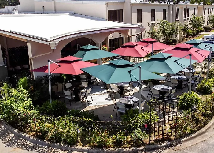 Cottonwood Suites Savannah Hotel & Conference Center