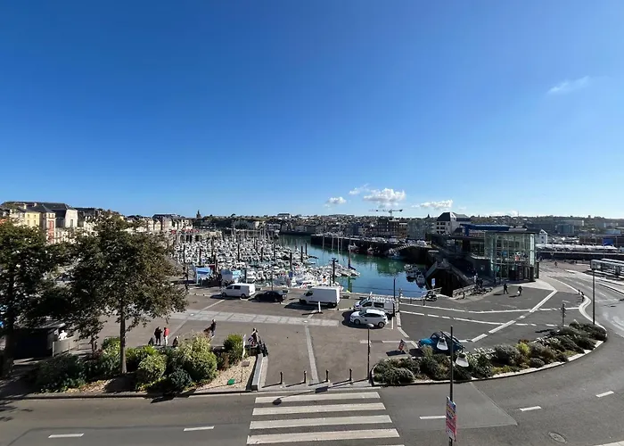 Logis Hotel & Restaurant - Les Arcades